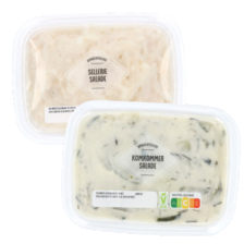 Ambachtelijke sellerie of komkommer salade